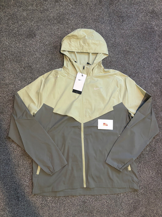 Nike miler Windrunner jacket - olive