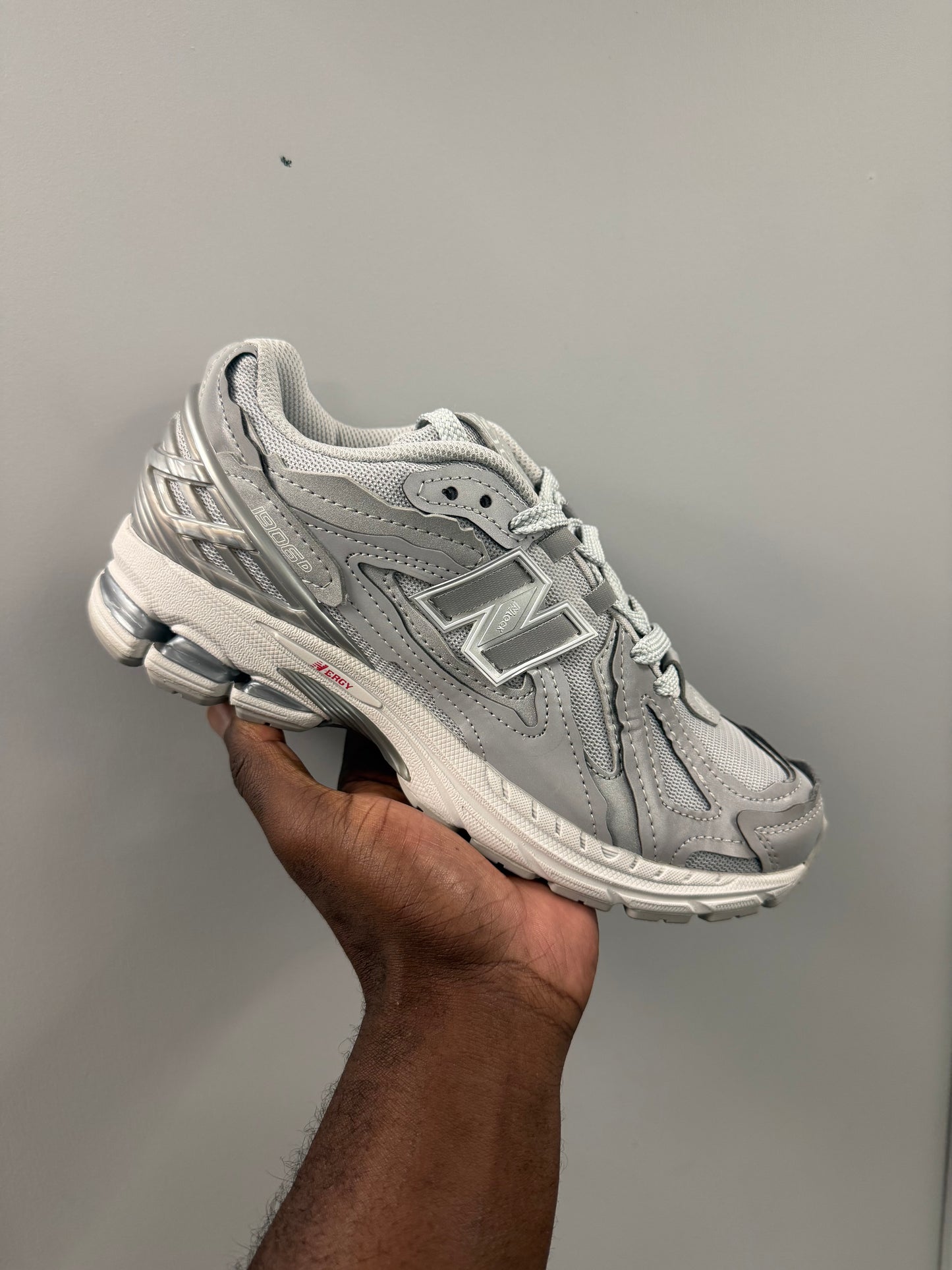 NB 1906R metallic silver