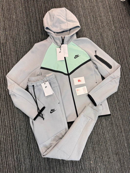Tech fleece ‘wolf grey’ new season