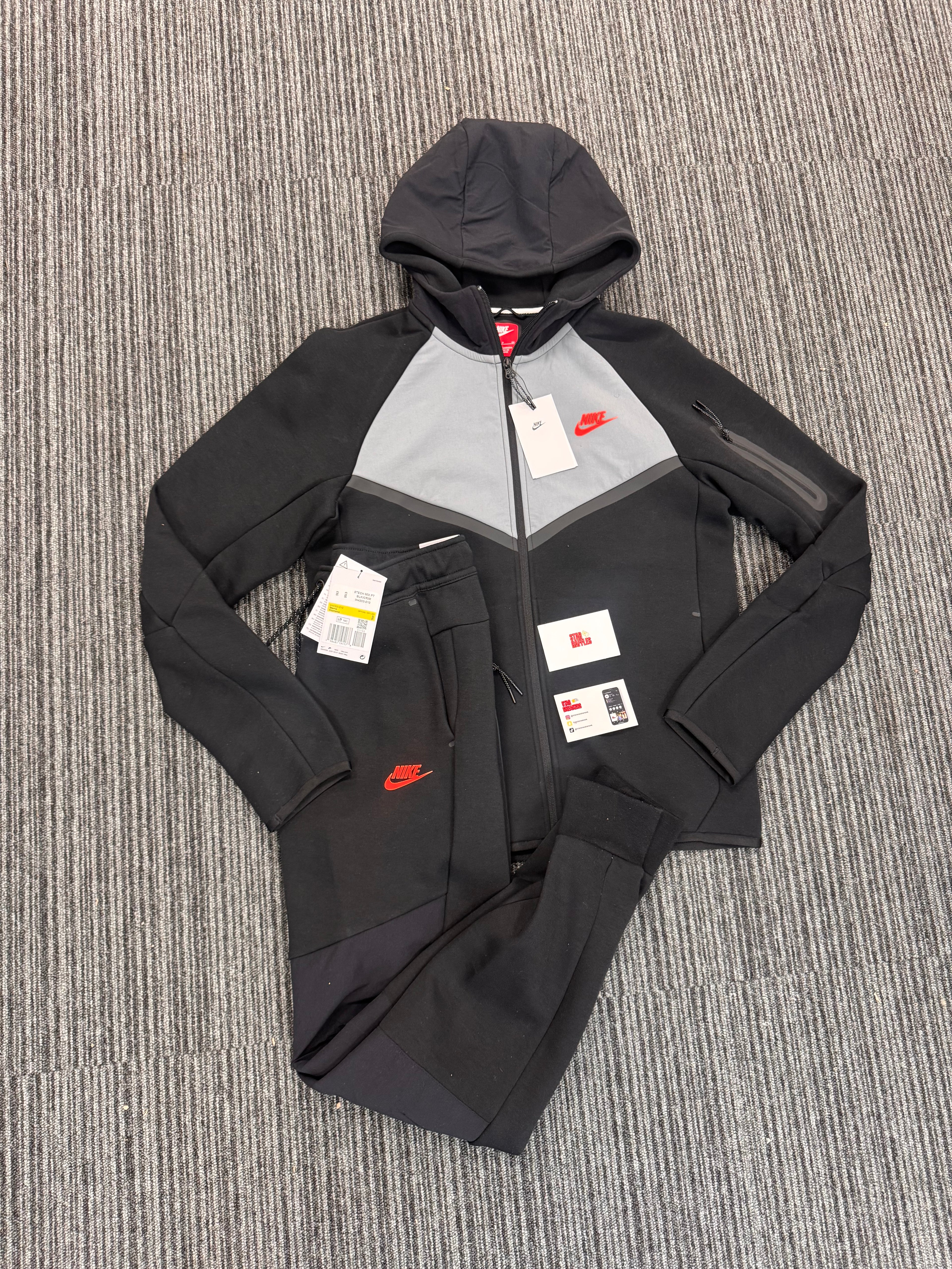 Tech fleece ‘bright crimson’ new season