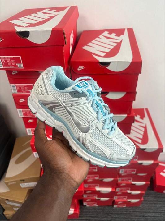 Vomero 5 blue tint