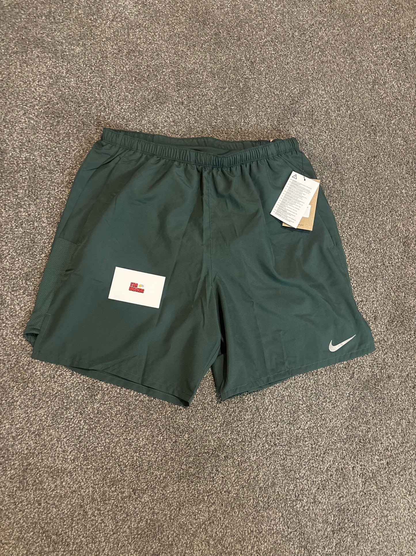 Nike miler shorts - bicoastal green