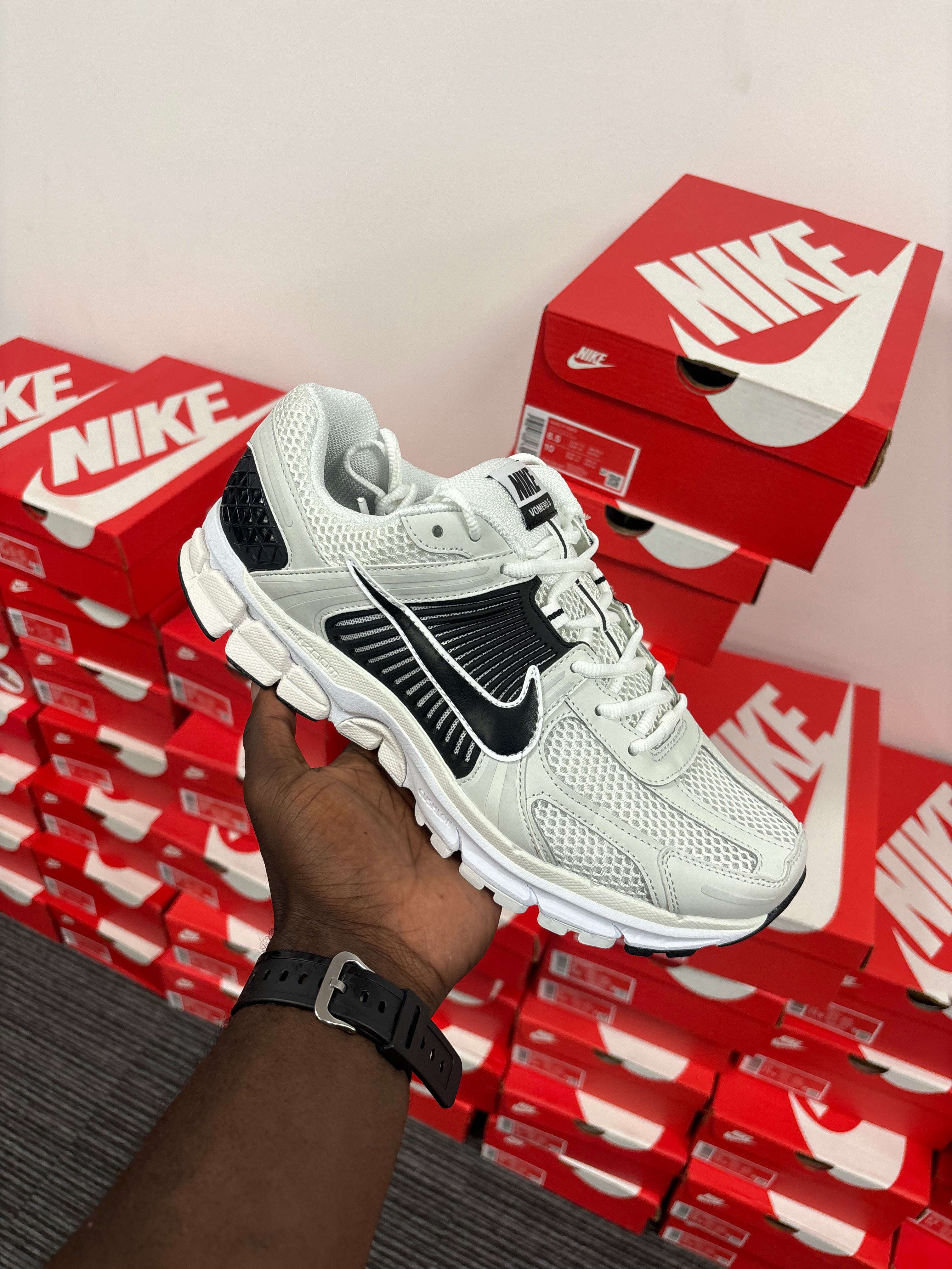 Nike vomero 5 white/black