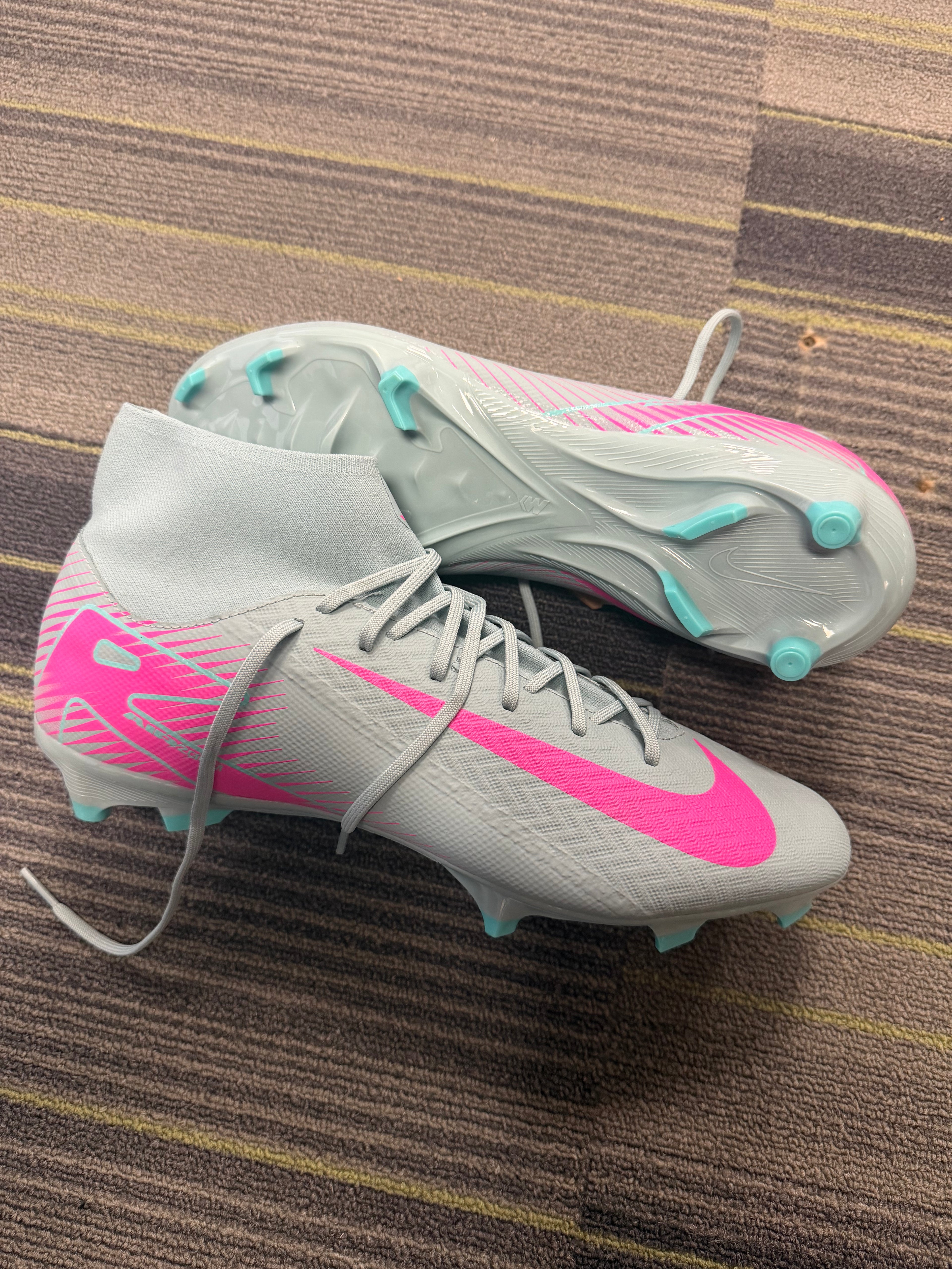 Mercurial Superfly 10 ocean cube